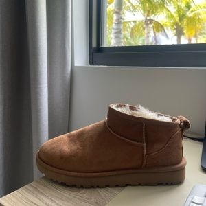 Mini uggs size 8